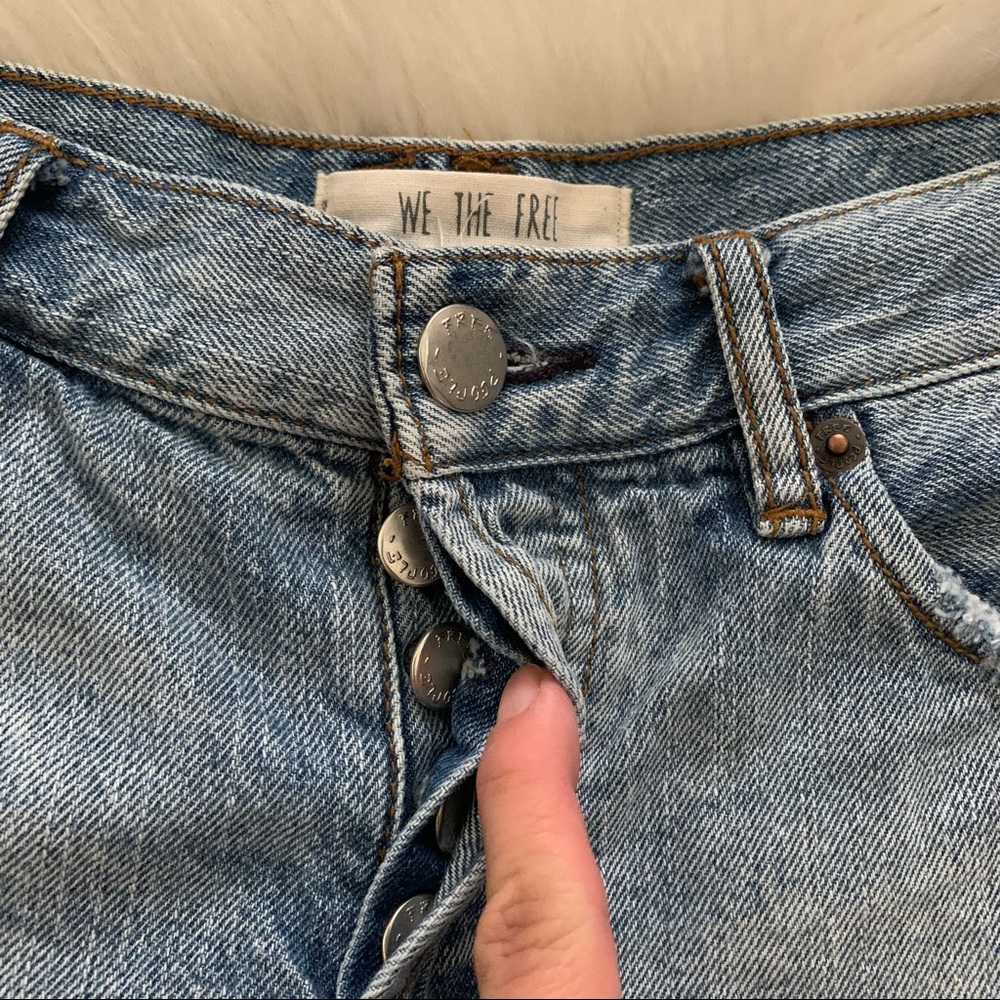 We the Free Blue Denim Cutt Off Jean Button Mid Rise Fly Shorts Size 24 - Picture 4 of 6